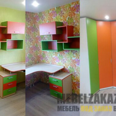 Набор мебели для детской комнаты салатово-оранжевого цвета