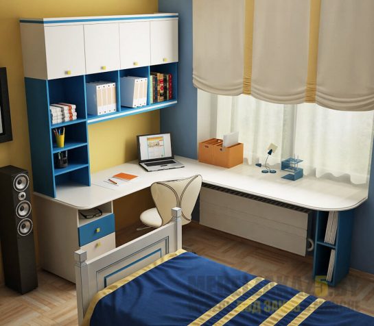 Большой угловой бело-синий компьютерный стол в детскую комнату