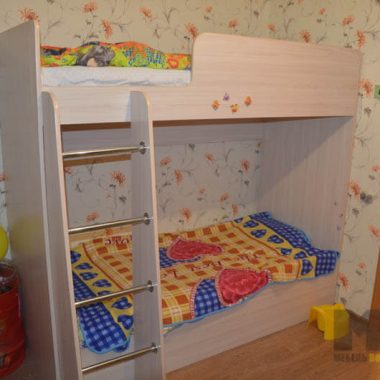 Двухэтажная кровать в детскую для двоих детей