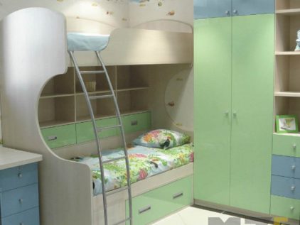 Комплект детской мебели с двухъярусной кроватью нежных тонов