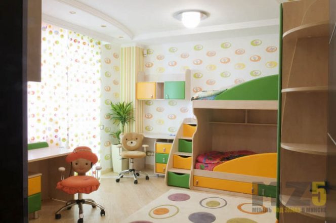Двухъярусная кровать желто-зеленого цвета для детской комнаты