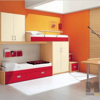 Двухуровневая кровать с навесным шкафчиком и шкафом-пеналом в детскую комнату