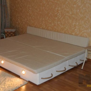 Оригинальная двуспальная кровать с подсветкой и выдвижными ящиками