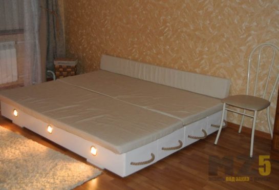 Оригинальная двуспальная кровать с подсветкой и выдвижными ящиками