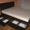 Двуспальная кровать из крашенного МДФ с выдвижными ящиками для хранения белья