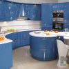 Радиусная полукруглая синяя кухня с островом