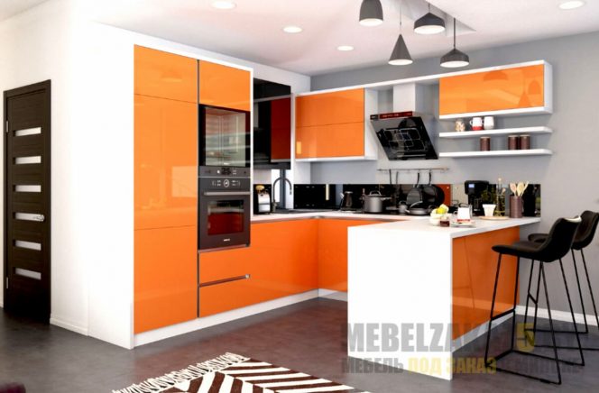 Маленькая п-образная бело-оранжевая кухня