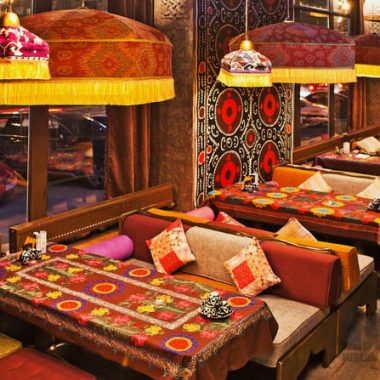 Ресторанная мебель в индийском стиле