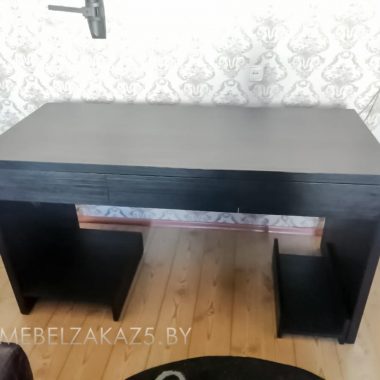 Компьютерный стол в черном цвете