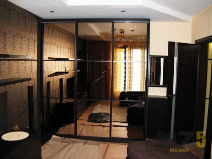 Элитный классический шкаф-купе с зеркальными дверями