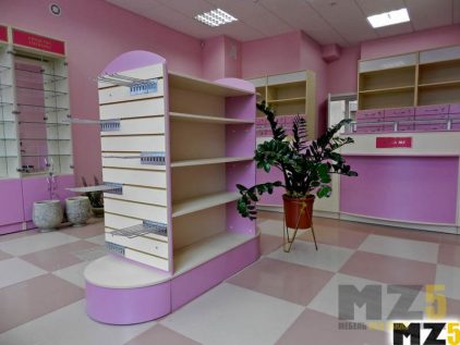 Торговая мебель из МДФ бежево-розового цвета