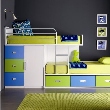 Двухуровневая кровать в детскую салатово-синего цвета с ящичками