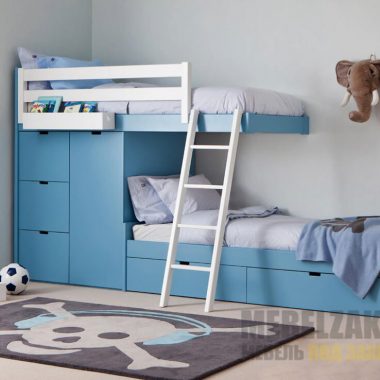 Двухэтажная детская кровать синего цвета с ящиками