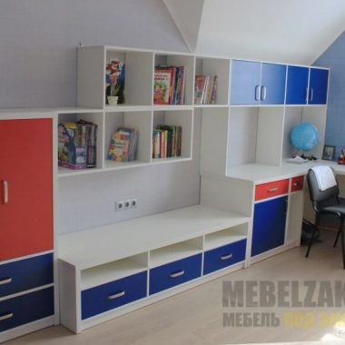 Комплект модульной мебели в детскую комнату красно-синего цвета