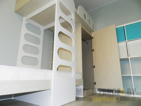 Бежевая двухэтажная кровать со шкафом в детскую комнату