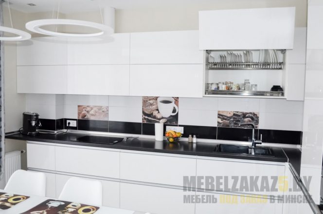 Большая угловая кухня в стиле минимализм белого цвета