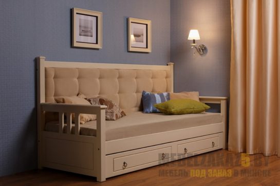 Современная деревянная кровать в детскую
