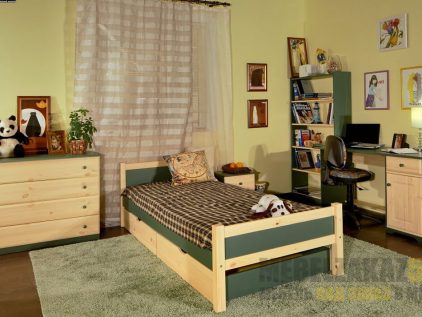 Зеленая выдвижная кровать в детскую комнату