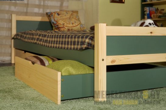 Детская выдвижная кровать зеленого цвета