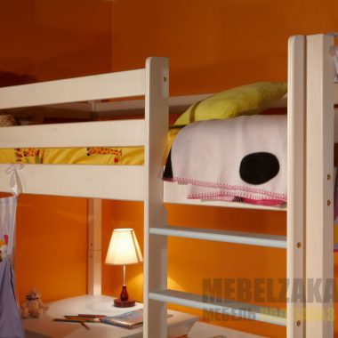 Светлая деревянная кровать-чердак в детскую