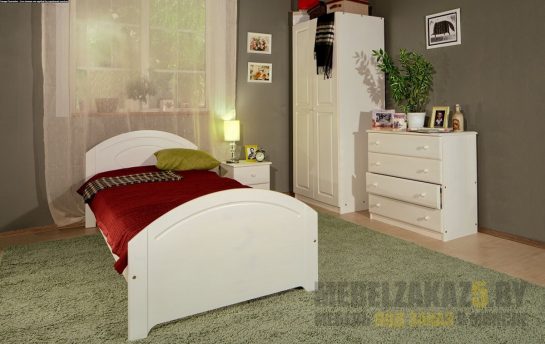 Деревянная кровать в детскую в белом цвете