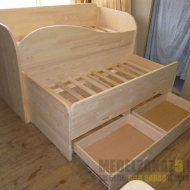 Трехъярусная выдвижная кровать для детей от 3 лет