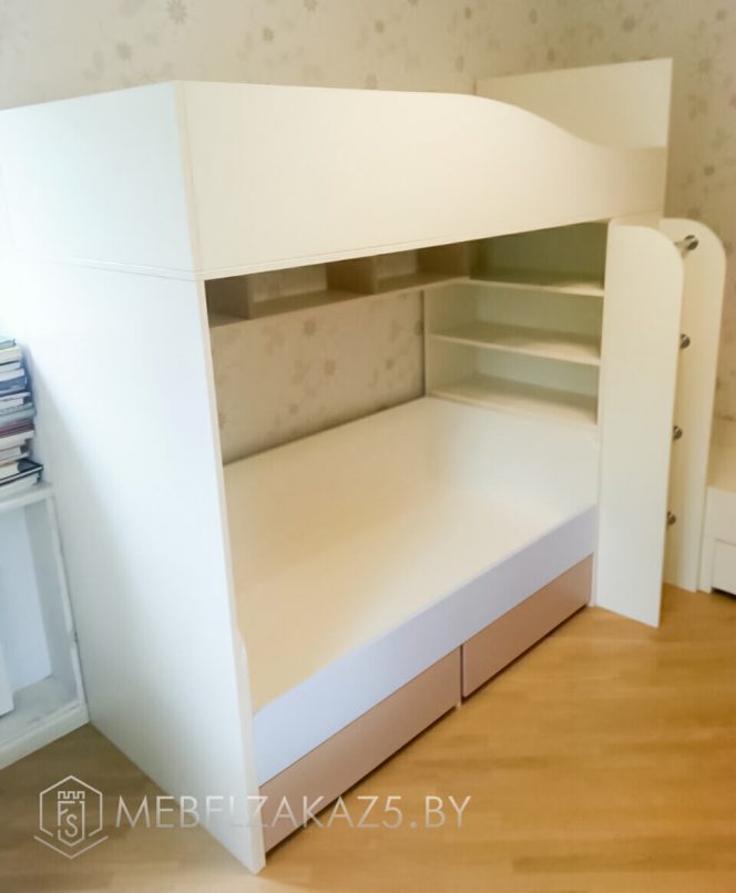 Двухъярусная кровать для детской комнаты