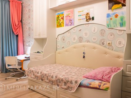 Компактный набор в детскую комнату для девочки от трех лет
