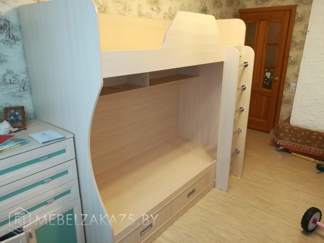 Детская двухъярусная кровать в современном стиле