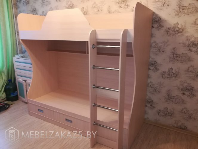 Современная двухэтажная кровать в детскую