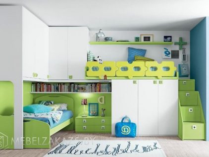 Большая кровать-чердак в детскую с навесными шкафчиками и встроенным распашным шкафом