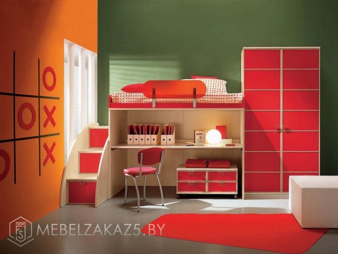 Ярко-красная современная кровать-чердак в детскую