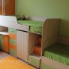 Ярко-зеленая кровать в комнату трехлетнего ребенка