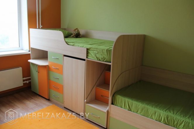 Ярко-зеленая кровать в комнату трехлетнего ребенка
