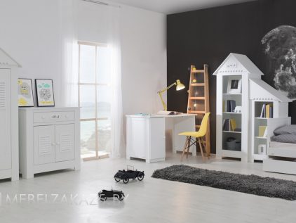 Современный комплект мебели в белом цвете в комнату трехлетнего ребенка