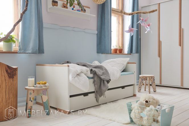 Маленькая современная кровать для детей от трех лет