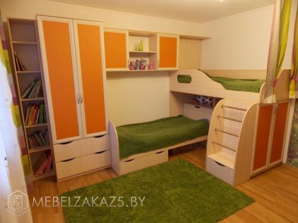 Современный яркий набор мебели в комнату для детей 3-х лет