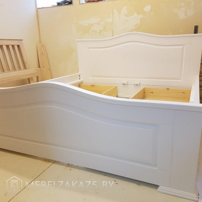 Кровать из МДФ в белом цвете