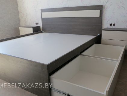 Кровать хайтек с выдвижными ящиками