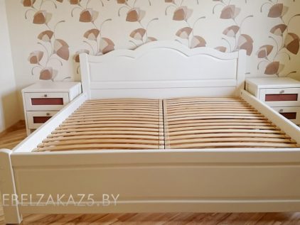 Кровать в классическом стиле с подъемным механизмом