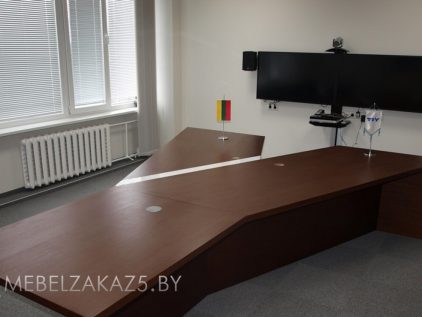 Офисный стол для переговоров
